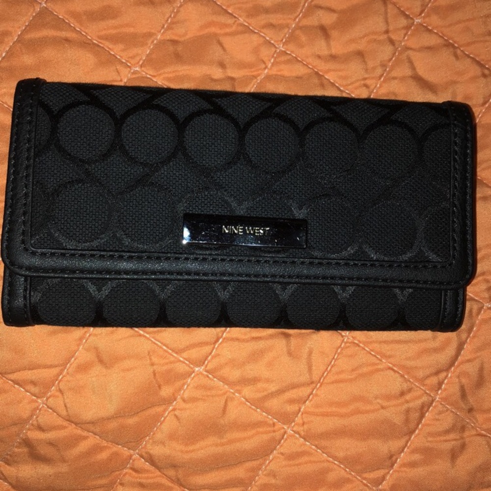 Nine West- IT GIRL SLG Wallet- Black